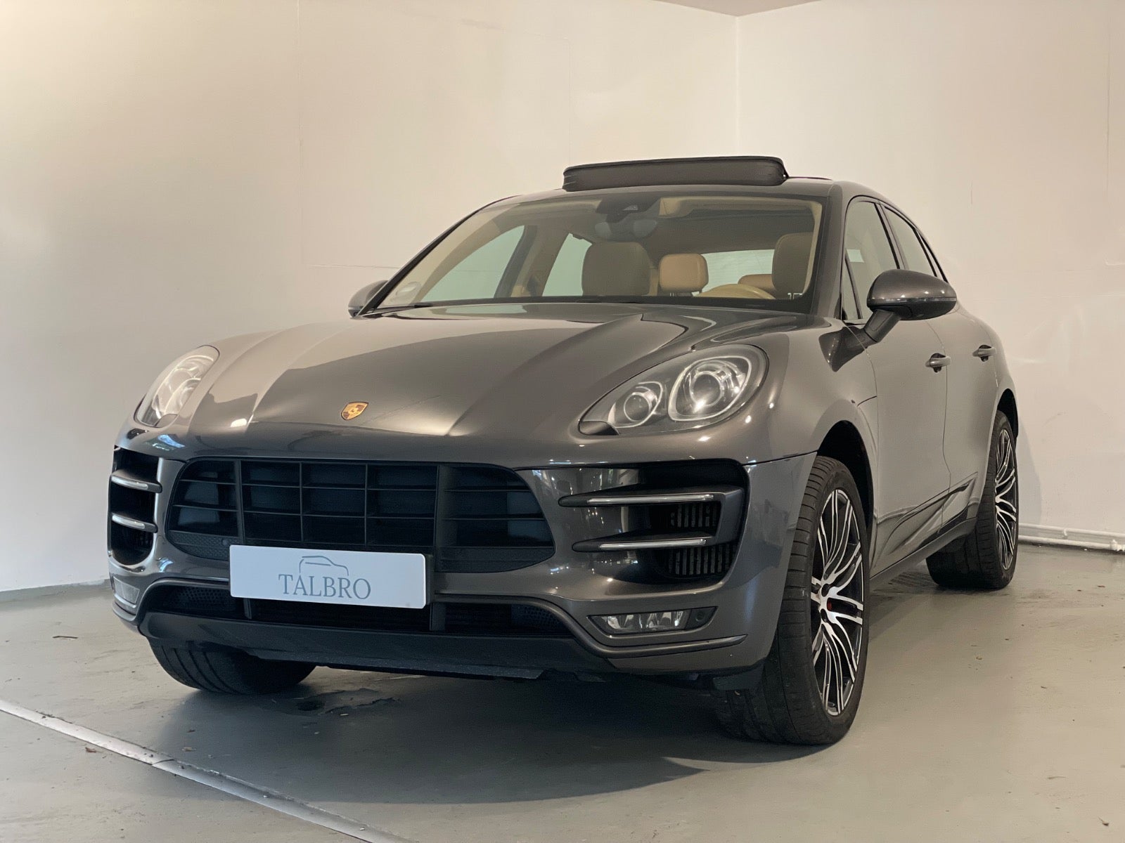 Porsche – Macan Turbo