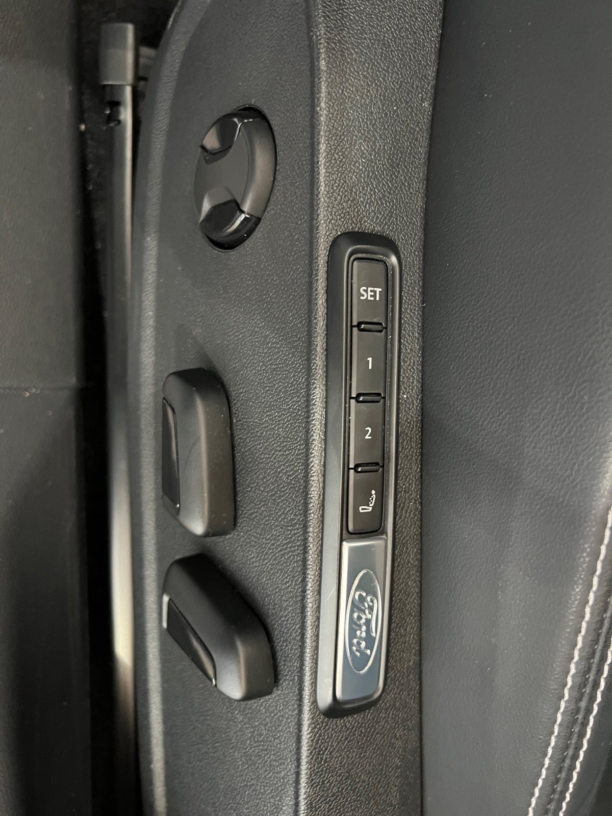 Ford Explorer Premium Extended Range