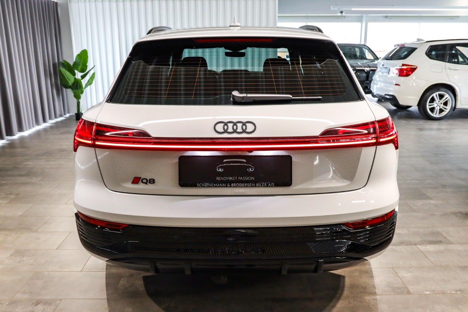 Billede af Audi Q8 e-tron 55 S-line quattro