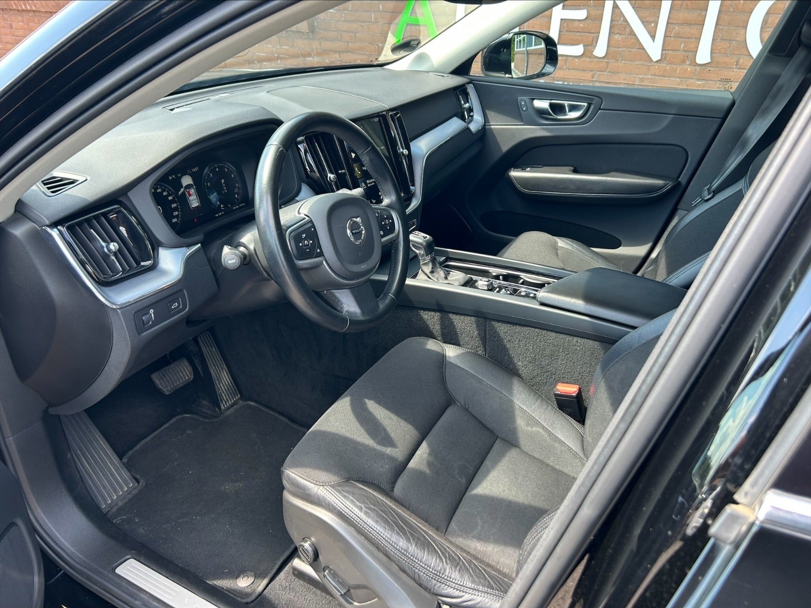 Billede af Volvo XC60 2,0 T5 250 Momentum aut.