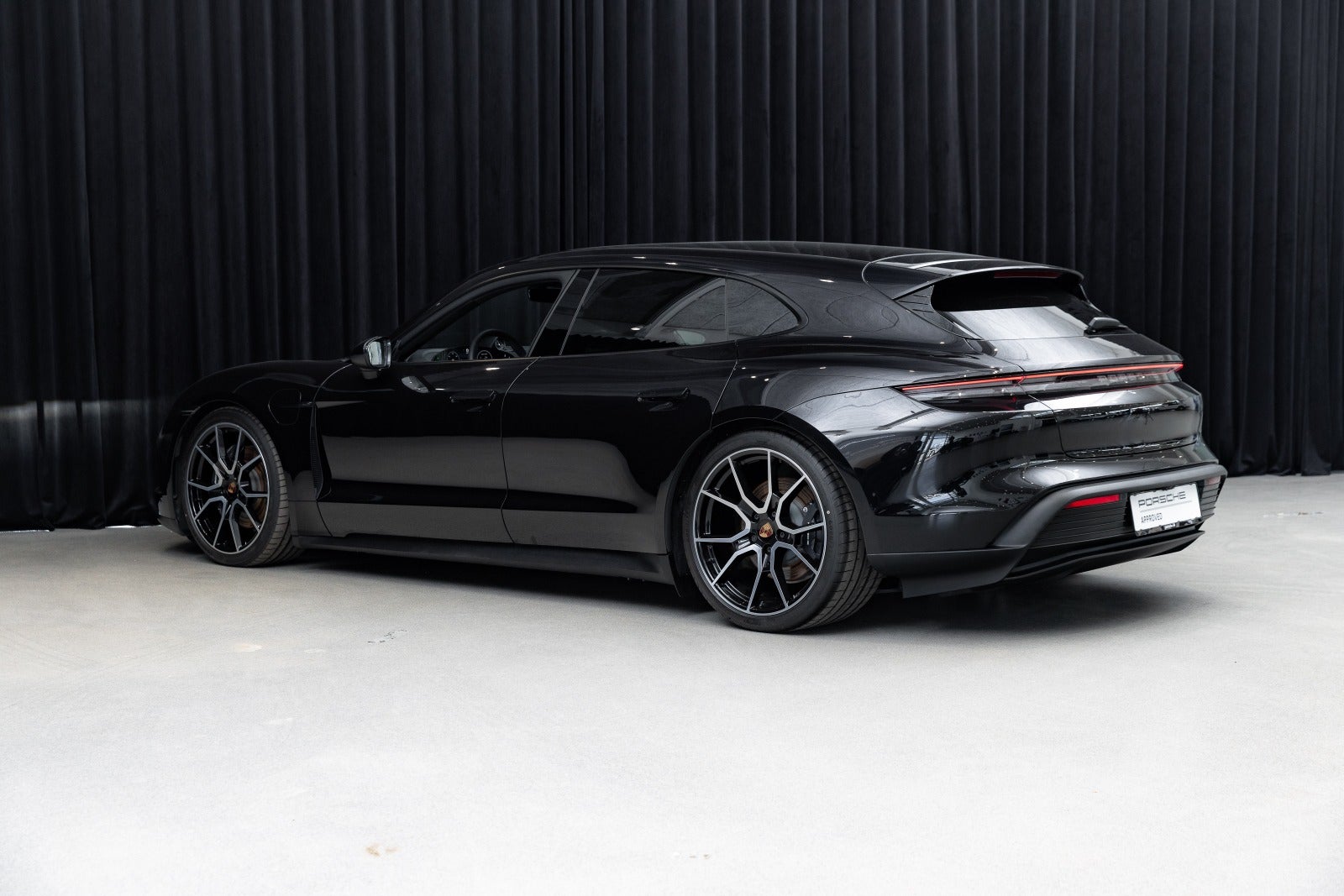 Gallery image 4 of 15