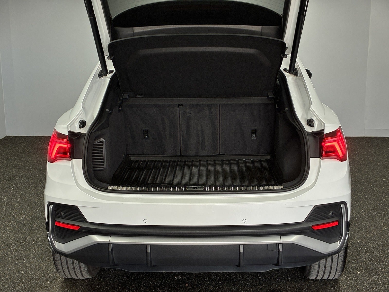 Billede af Audi Q3 45 TFSi e S-line plus Sportback S-tr.