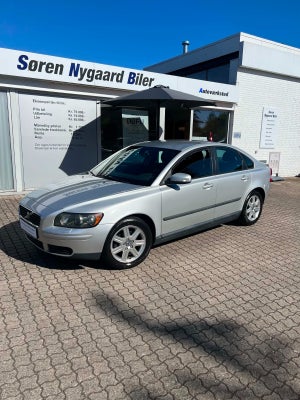 Volvo S40 1,8  4d