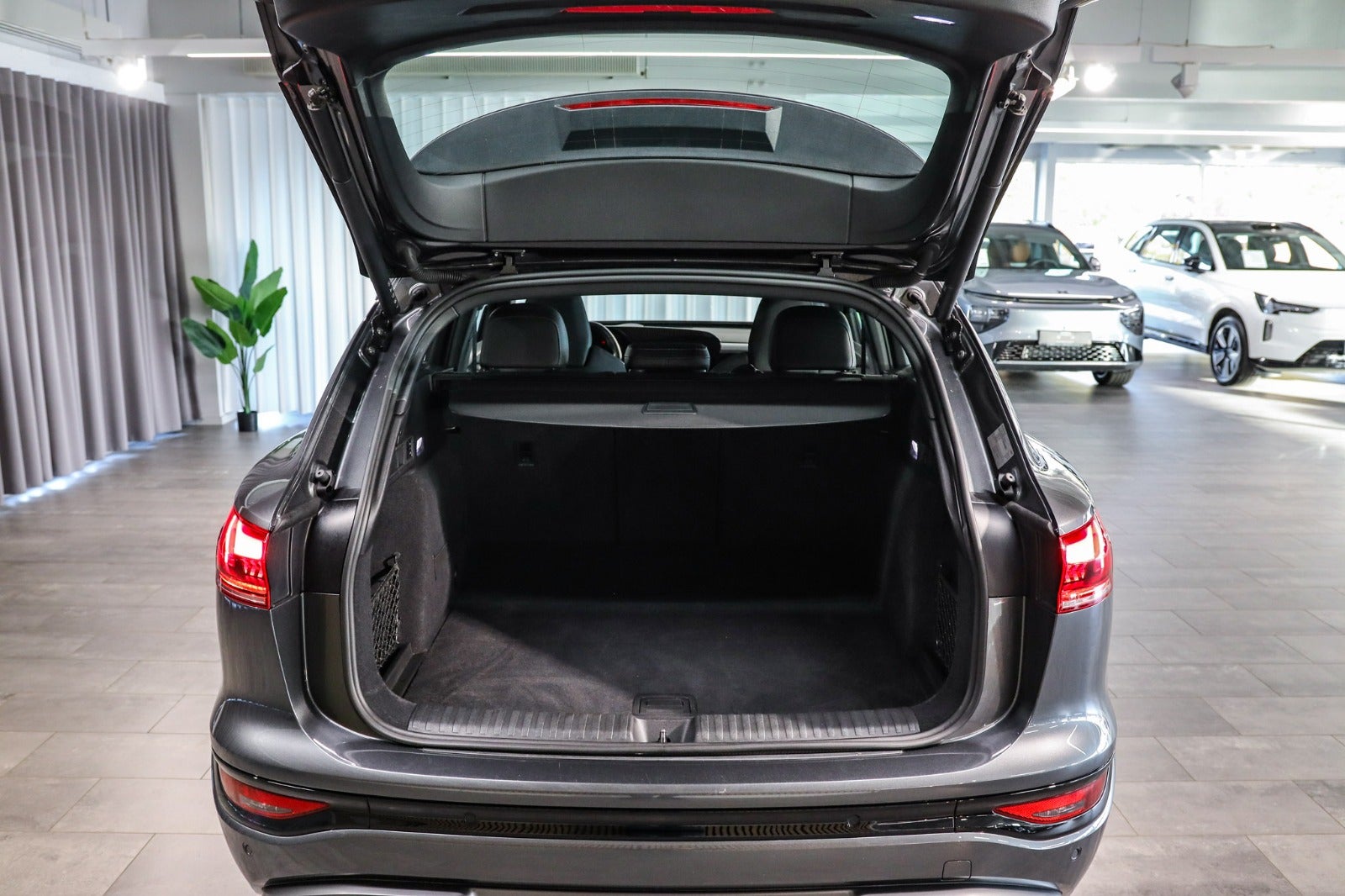 Billede af Audi Q6 e-tron S-line quattro