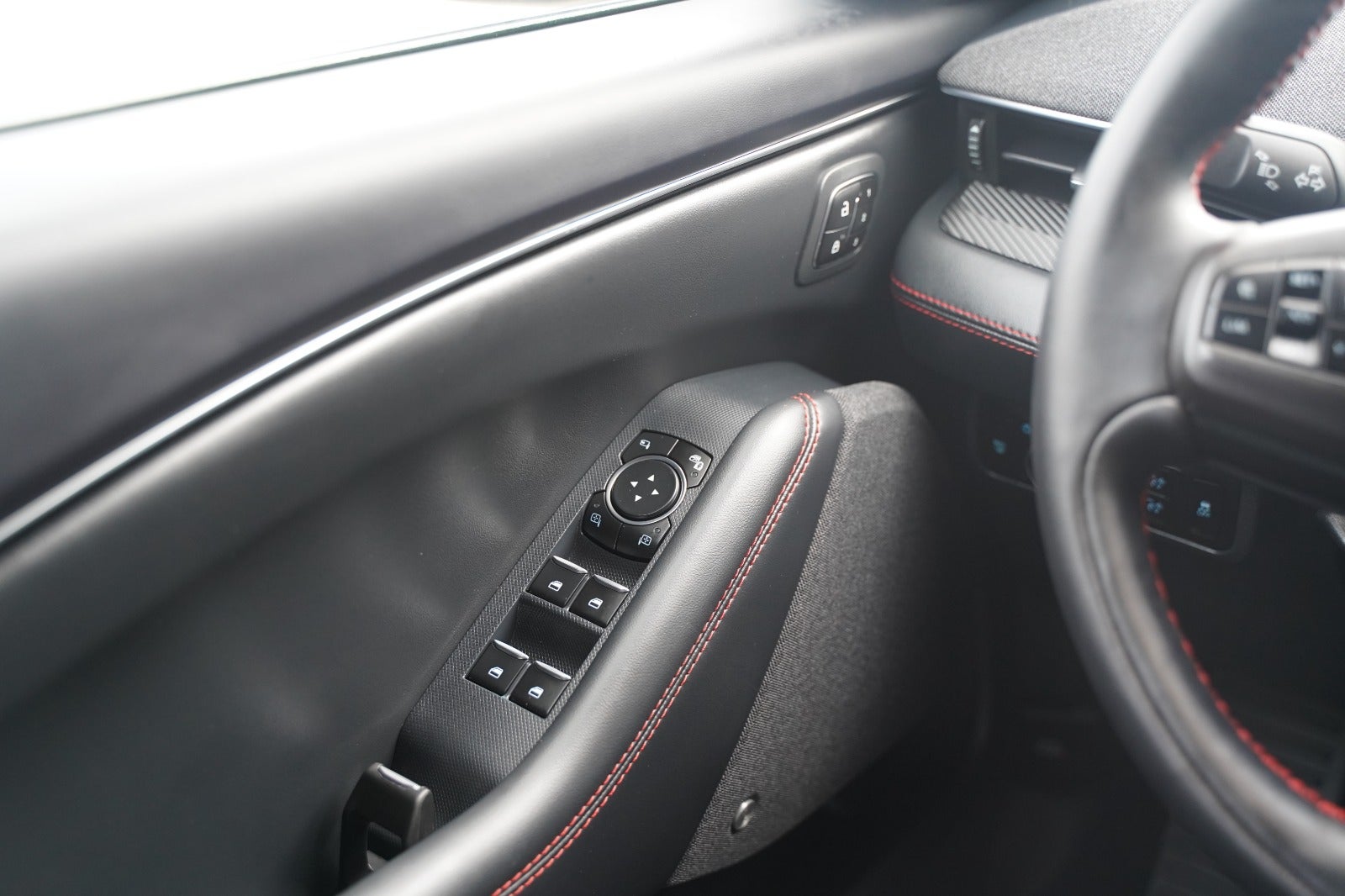 Billede af Ford Mustang Mach-E 75 Premium Standard Range AWD