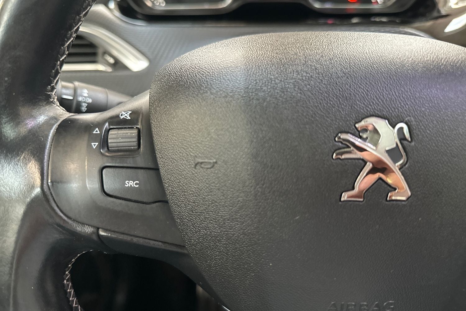 Billede af Peugeot 2008 1,2 e-THP 110 Allure Sky