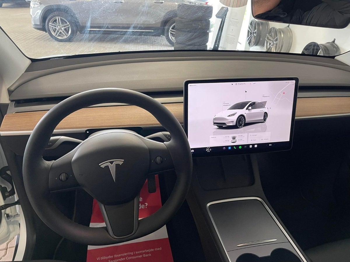 Tesla Model Y 2023