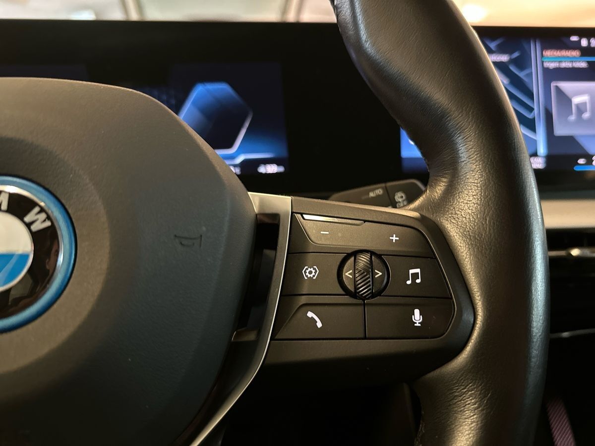 BMW iX1 xDrive30 billede 14