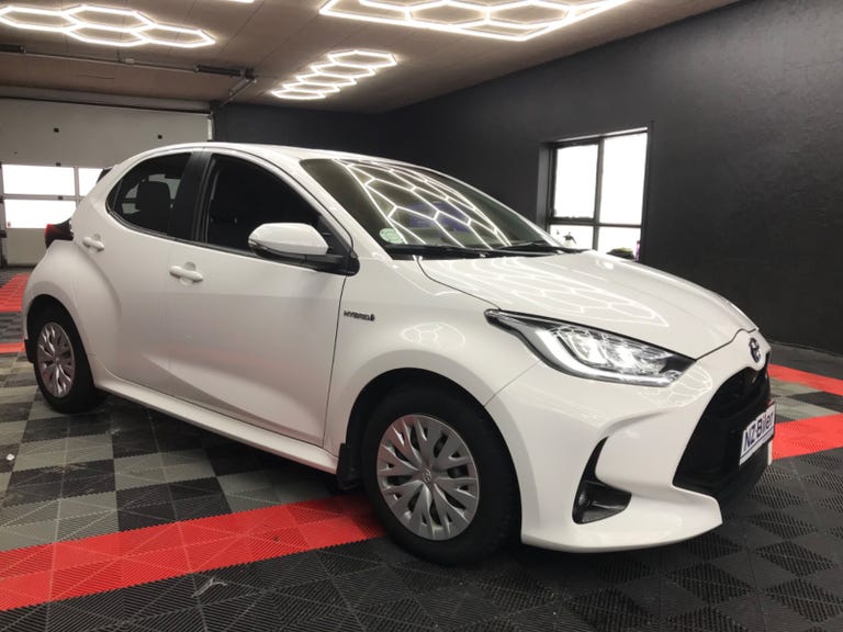 Toyota Yaris Hybrid H3 Vision e-CVT
