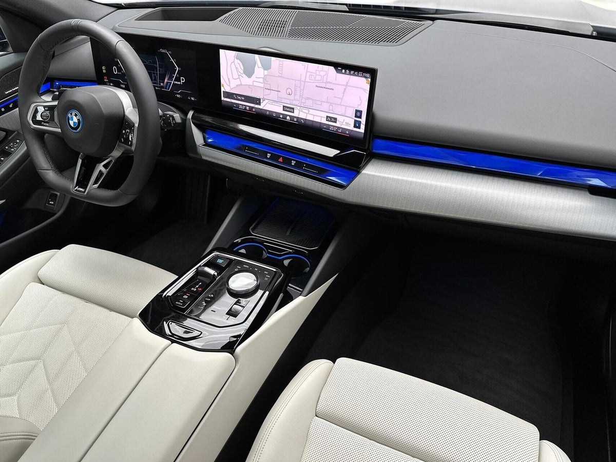 BMW i5 eDrive40 Touring Fully Charged M-Sport billede 10