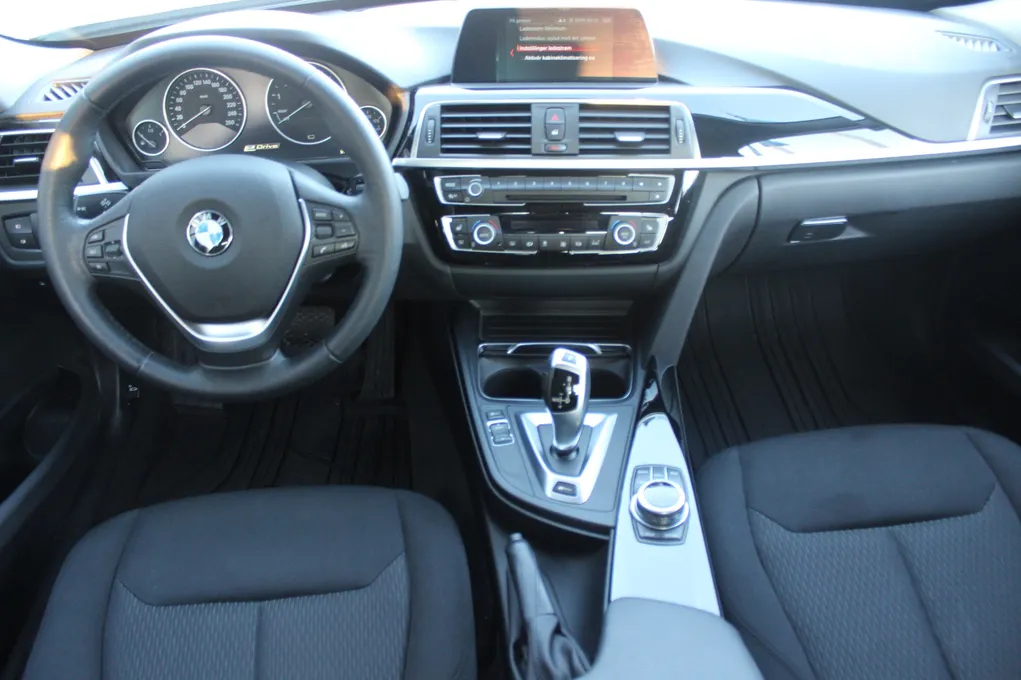 BMW 330e aut.