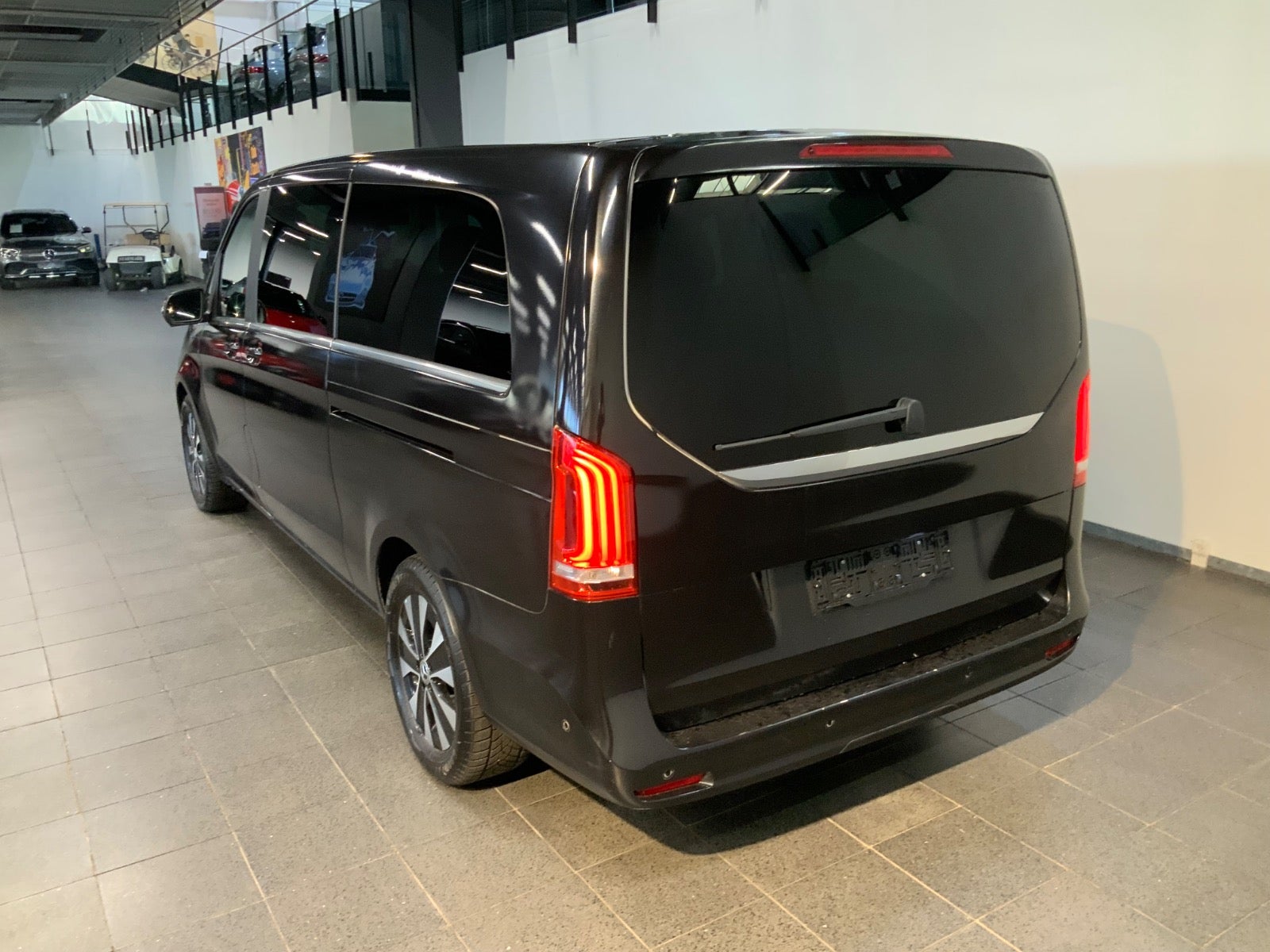 Mercedes-Benz EQV 300 (5/8)
