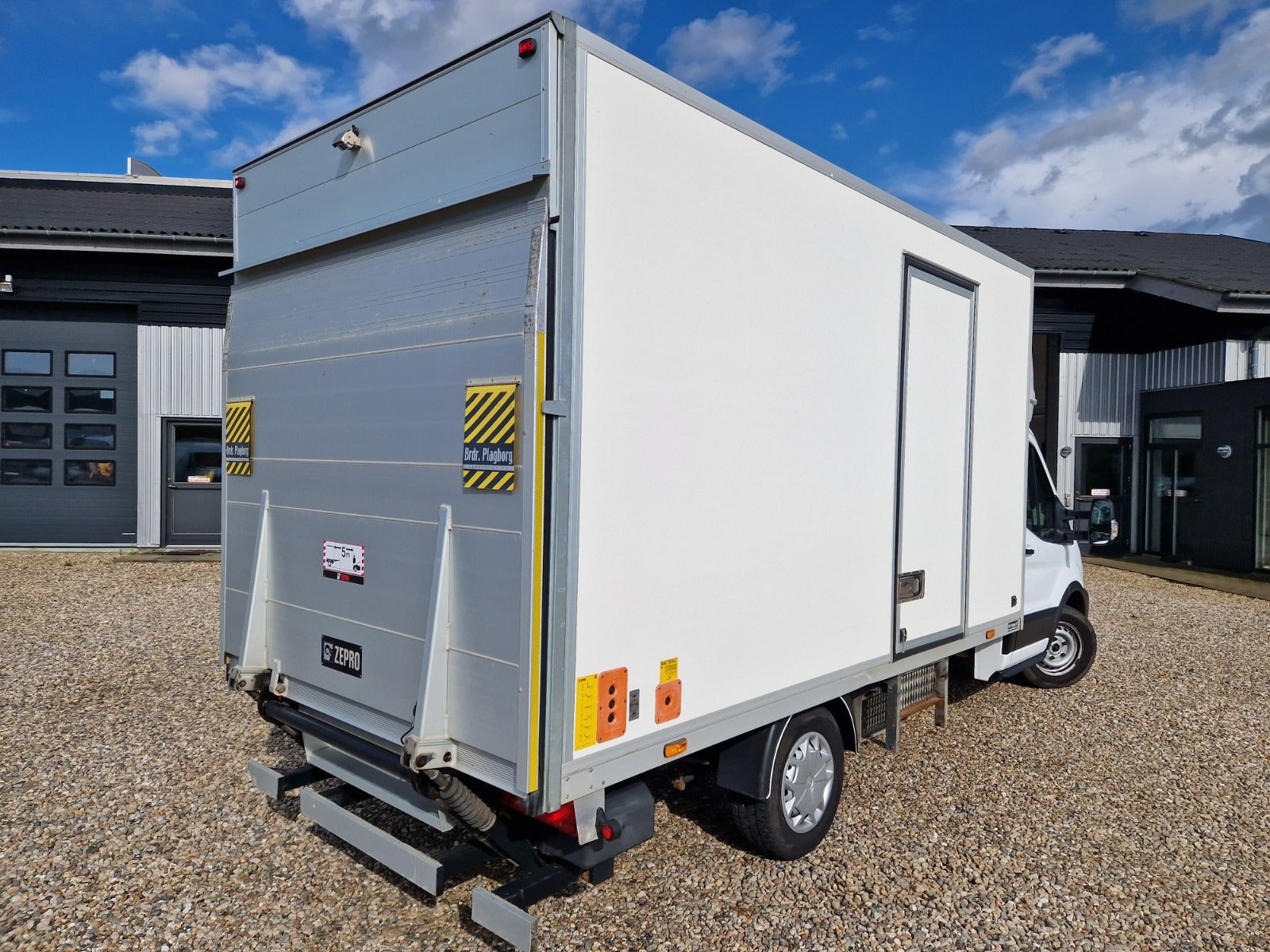Billede af Ford Transit 350 L3 Chassis 2,0 TDCi 170 Alukasse m/lift aut. FWD