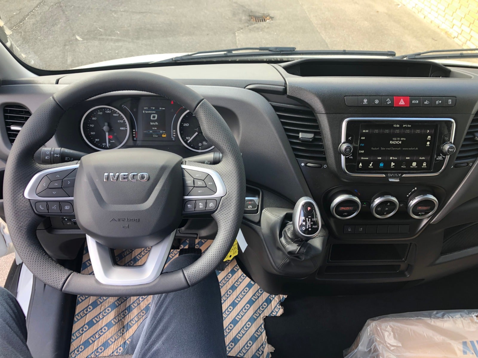 Billede af Iveco Daily 3,0 35S18 Box m/lift AG8