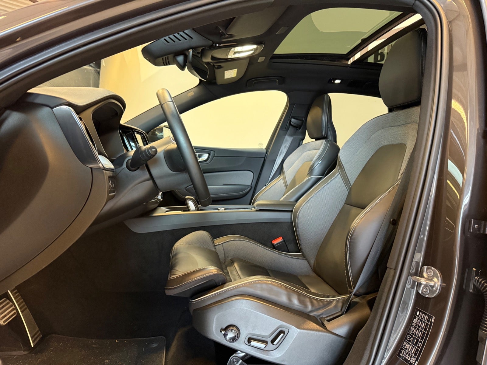 Volvo XC60 T6 ReCharge R-Design aut. AWD