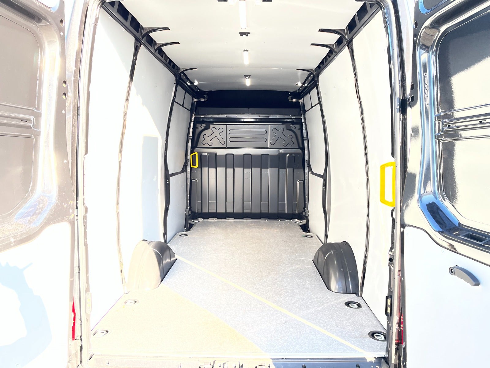 Billede af Iveco Daily 3,0 35S18 12m³ Van AG8