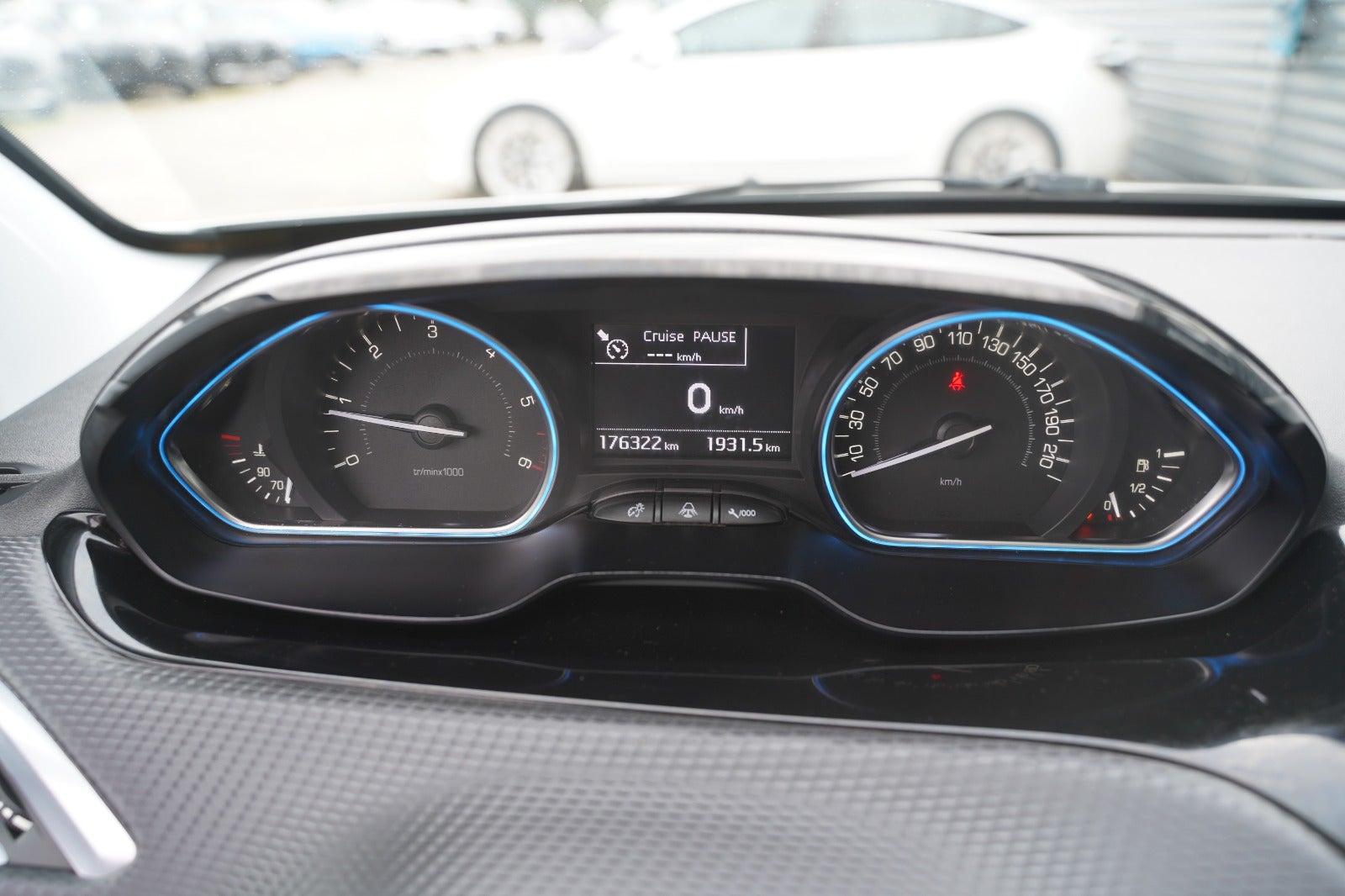 Billede af Peugeot 2008 1,6 BlueHDi 100 Desire Sky