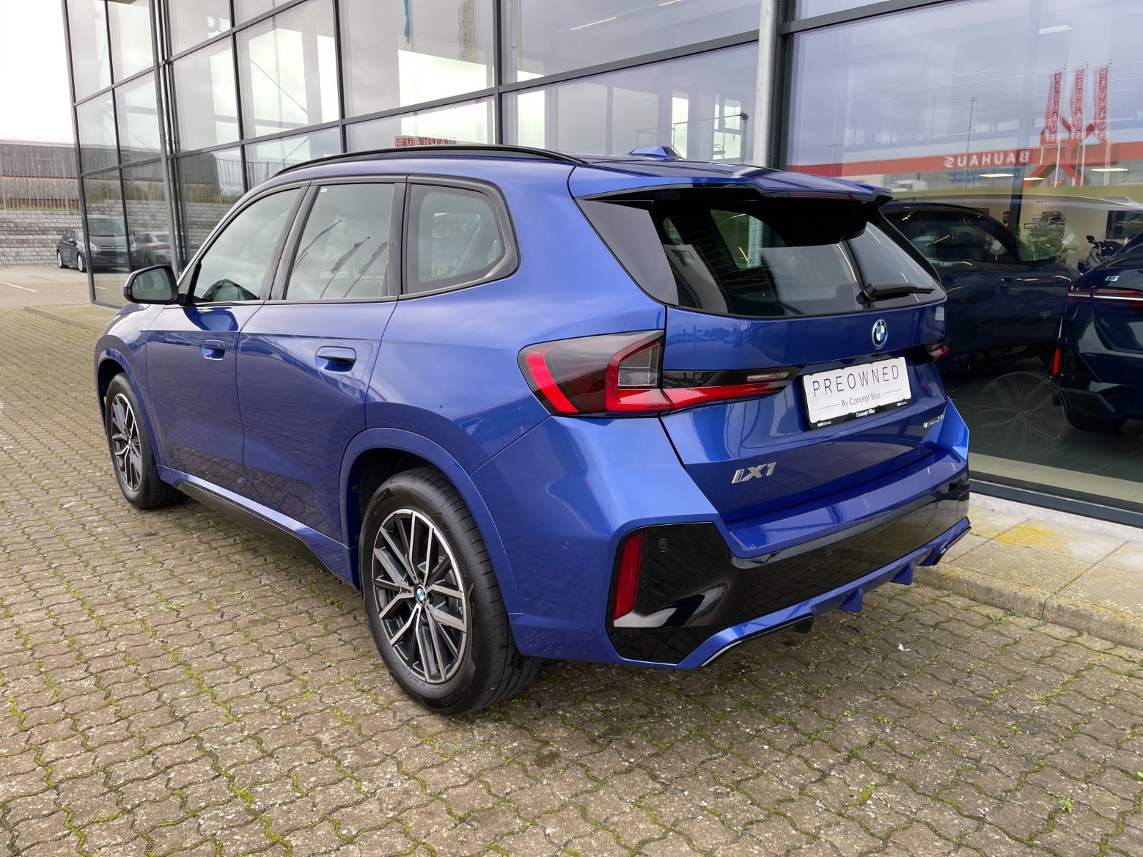 BMW iX1 eDrive20 M-Sport Premium 5d - 4