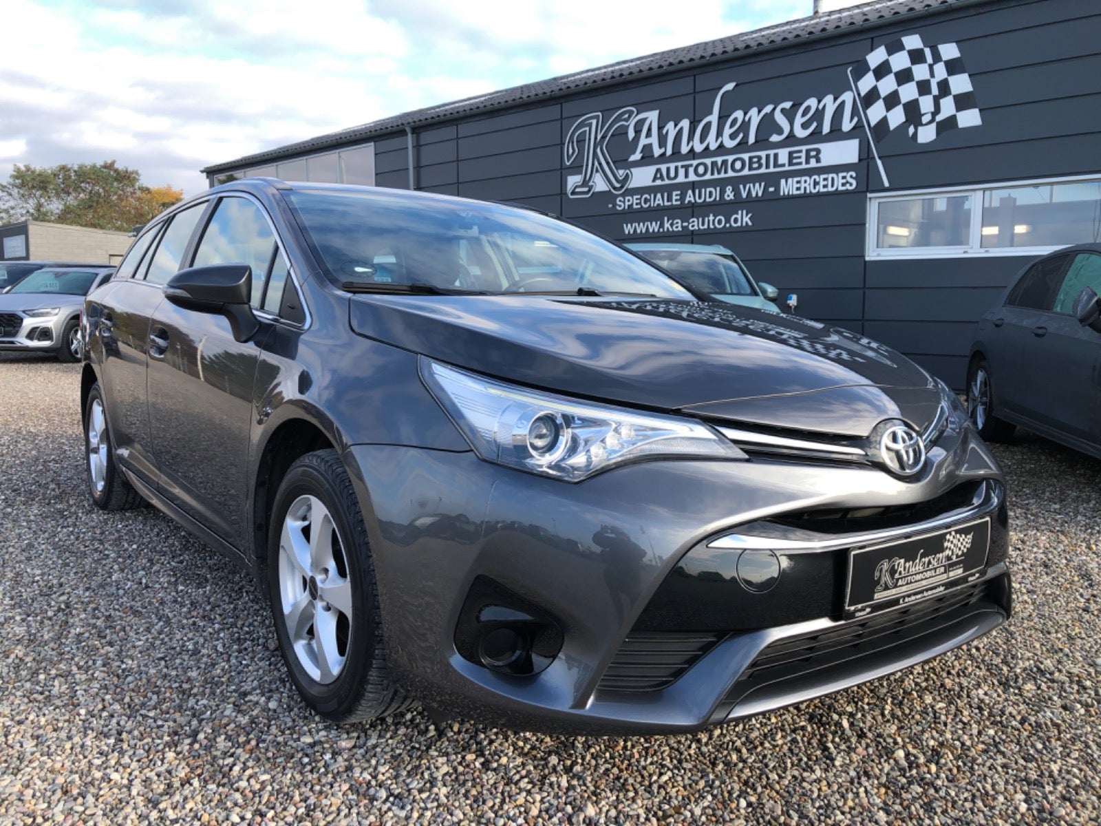 Toyota Avensis 2016