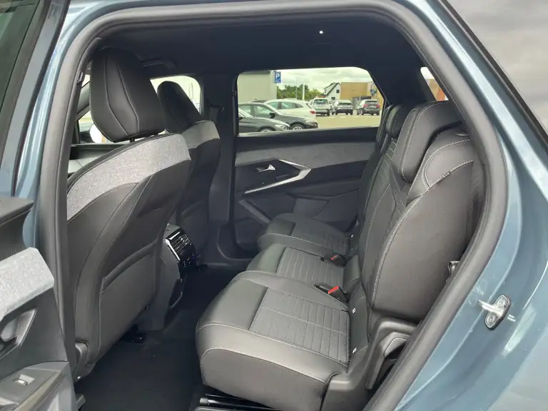 Peugeot e-5008 Allure 7prs