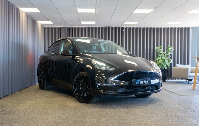 Tesla Model Y  Long Range AWD