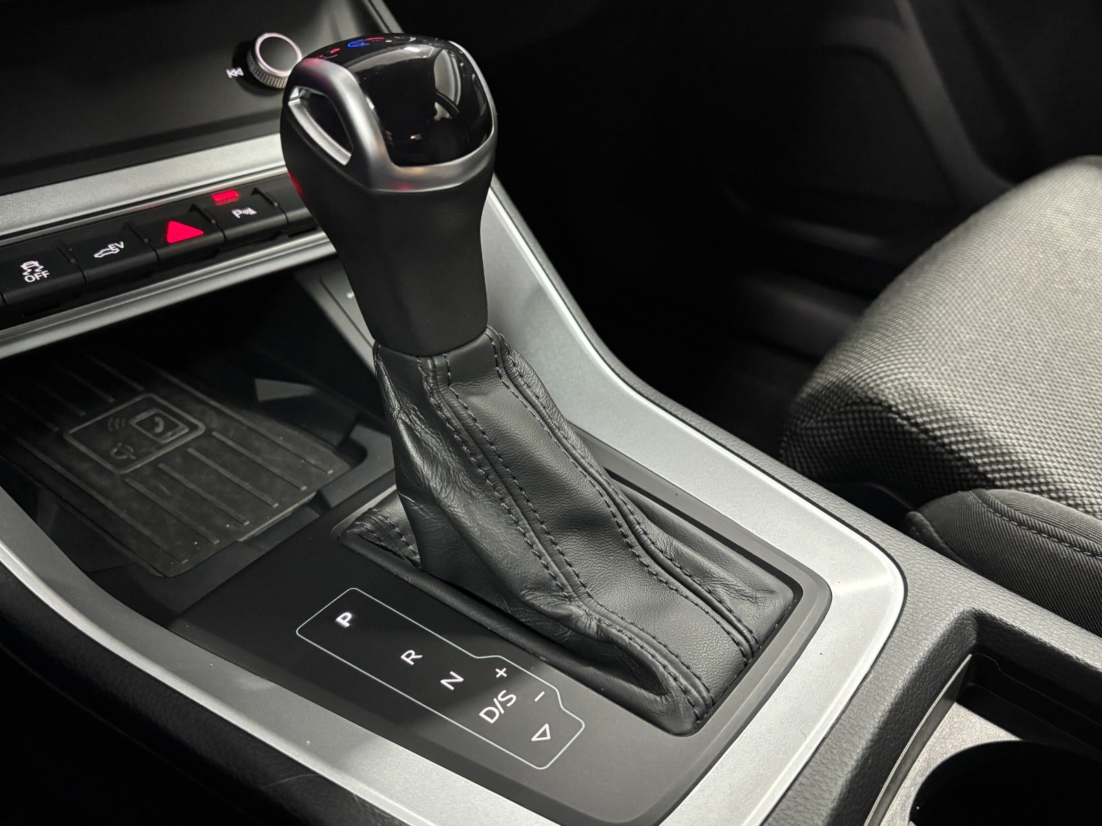 Billede af Audi Q3 45 TFSi e Attitude plus S-tr.