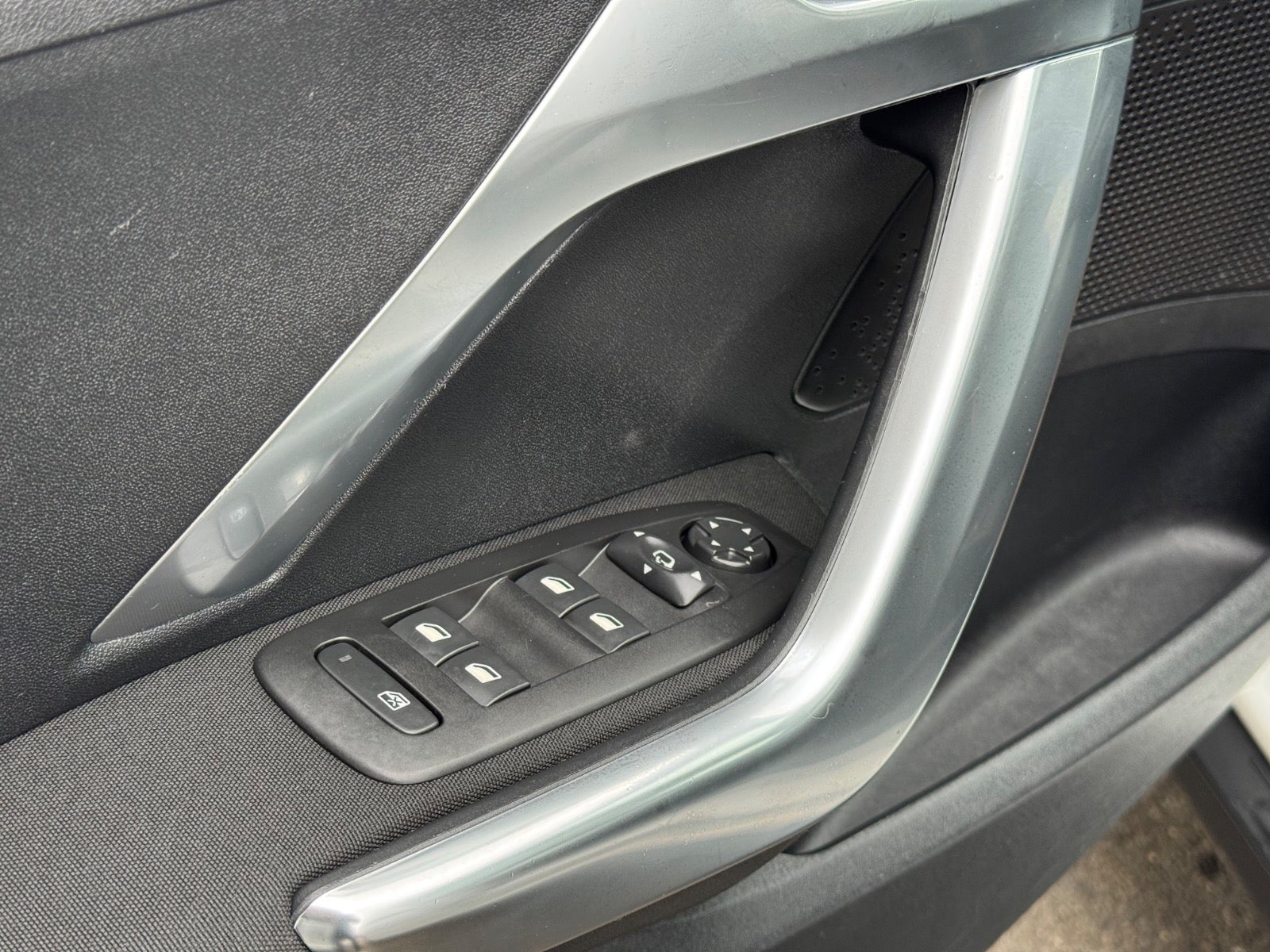 Billede af Peugeot 2008 1,5 BlueHDi 100 Allure Sky