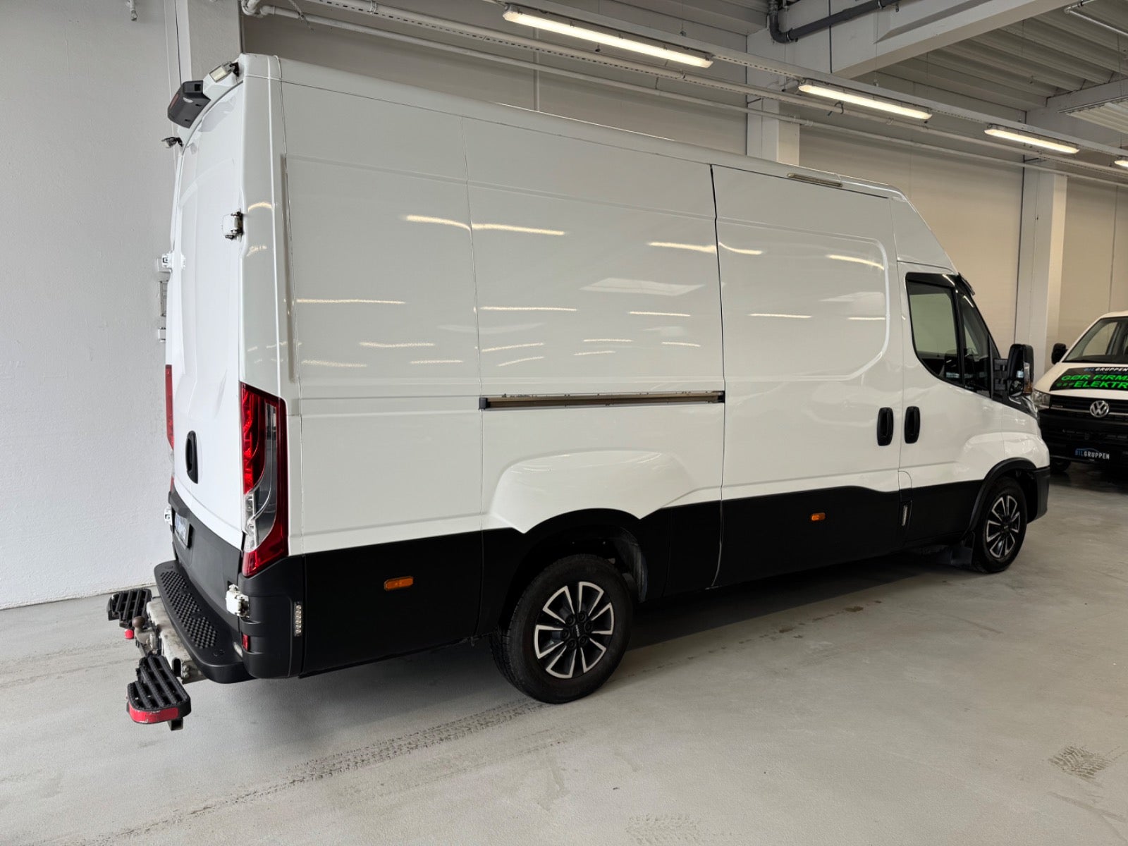 Billede af Iveco Daily 2,3 35S16 12m³ Van AG8