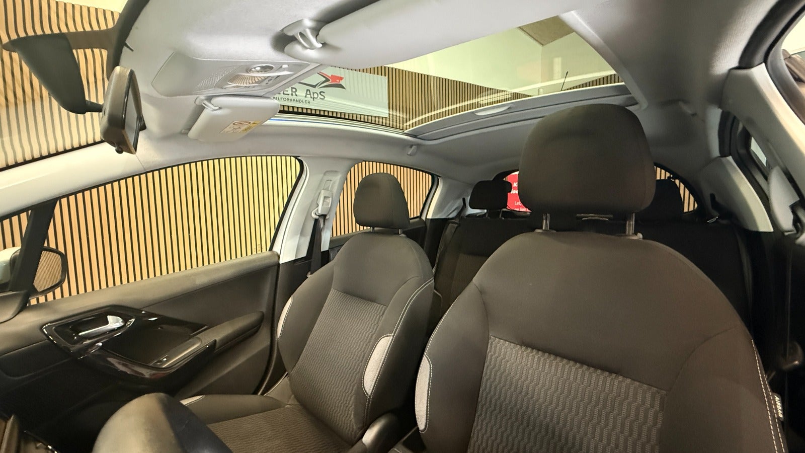 Billede af Peugeot 208 1,6 BlueHDi 100 Desire Sky