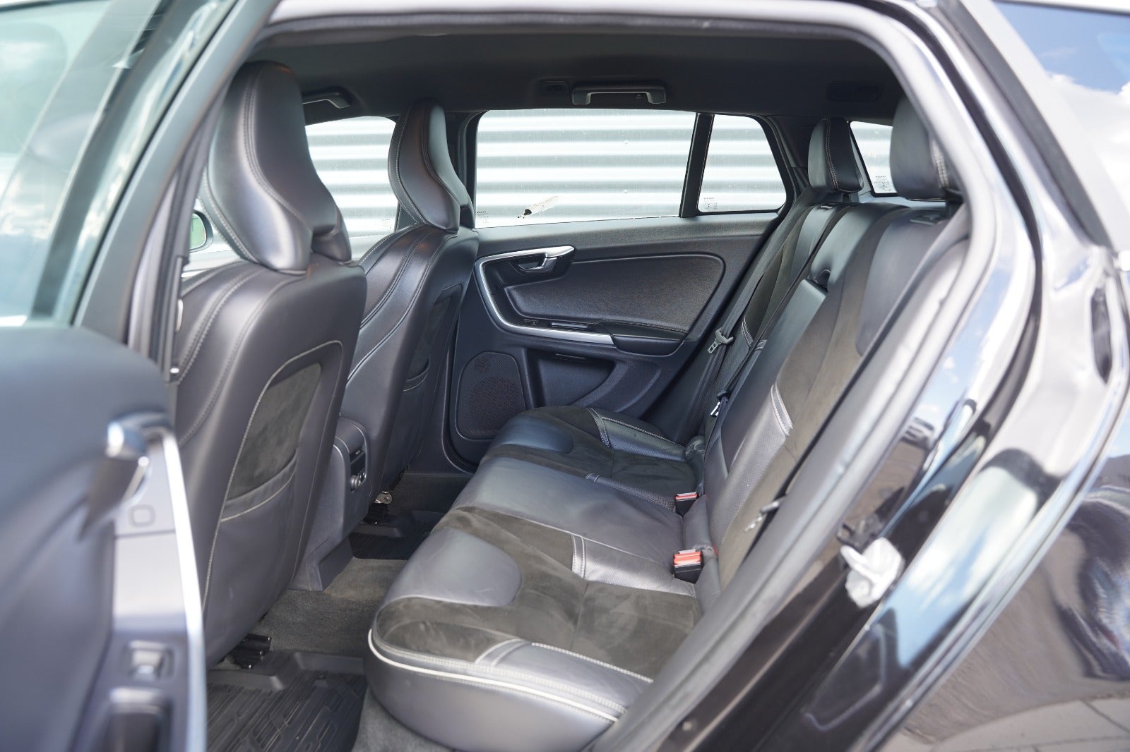 Billede af Volvo V60 2,0 D4 190 R-Design aut.