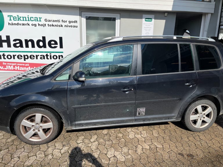 VW Touran TDi 136 Trendline DSG Van