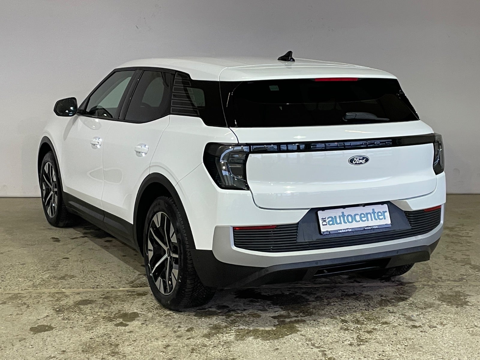 Ford Explorer Select Extended Range