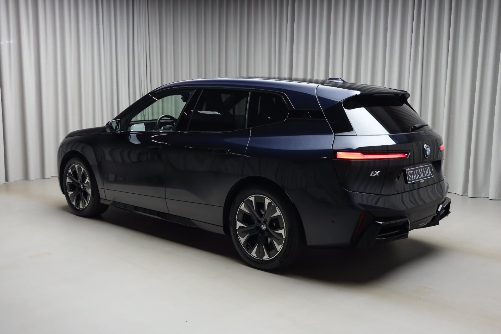 BMW iX (3/8)