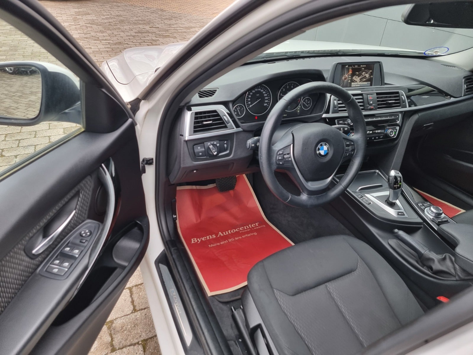 BMW 330e 2016