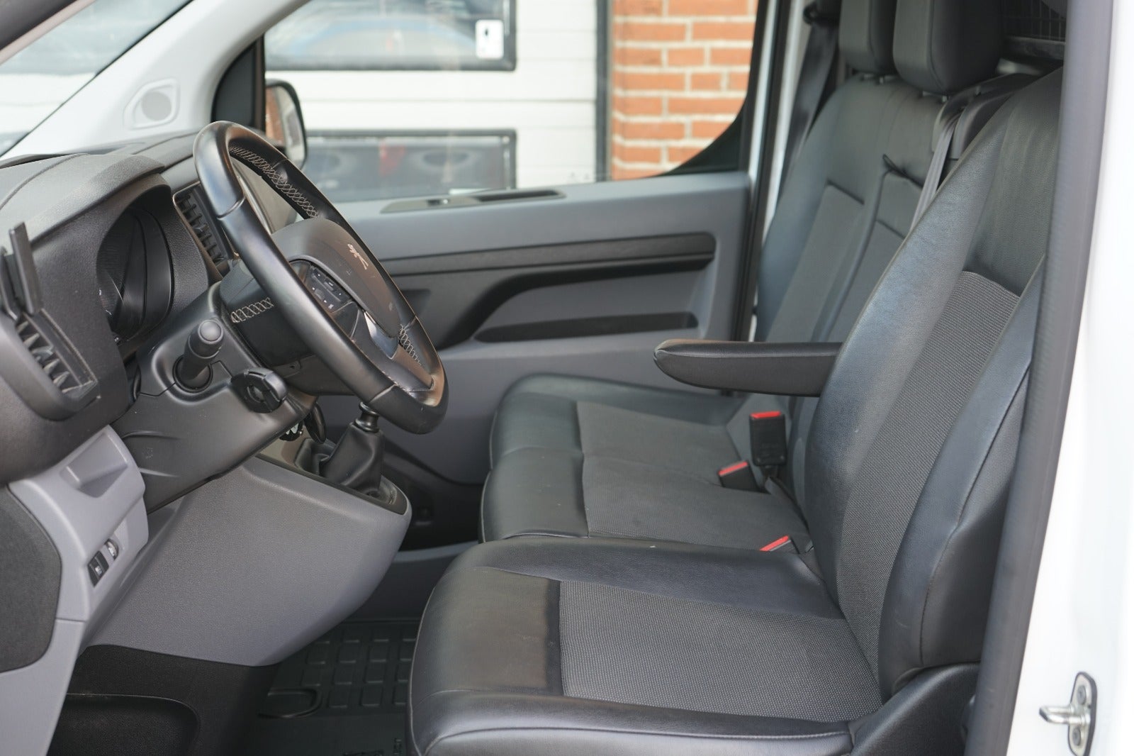 Billede af Peugeot Expert 2,0 BlueHDi 144 L2 Plus Van