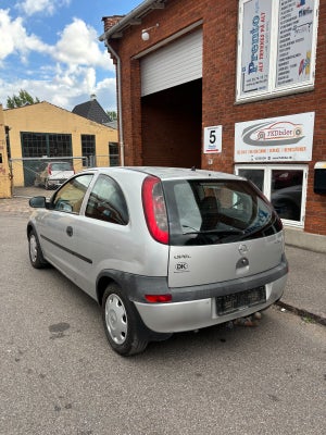 Opel Corsa 1,0 12V Family Benzin modelår 2002 km 182097 Grå ABS airbag, Opel Corsa 1,0 3d
Pris: 11.5