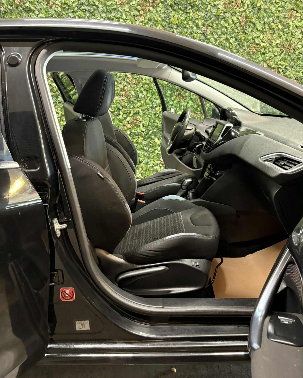 Billede af Peugeot 208 1,2 VTi Allure Sky