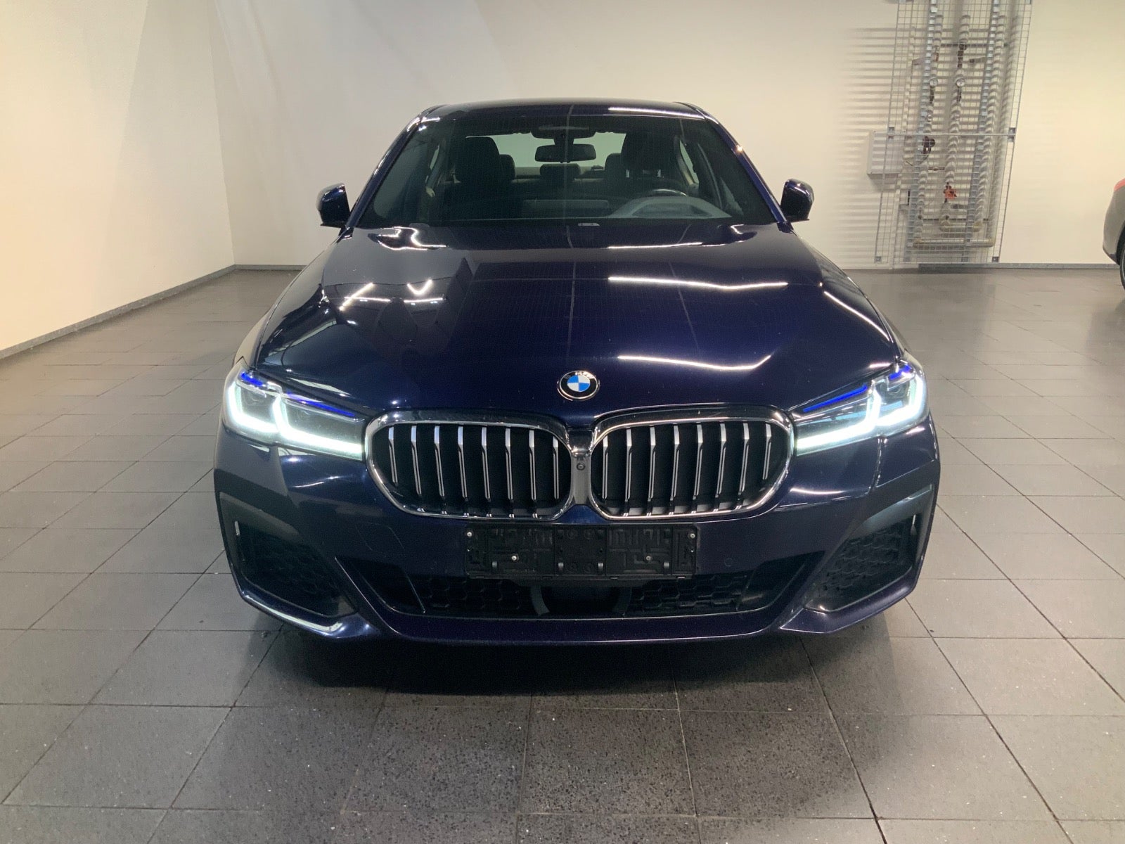 BMW 530e (2/8)