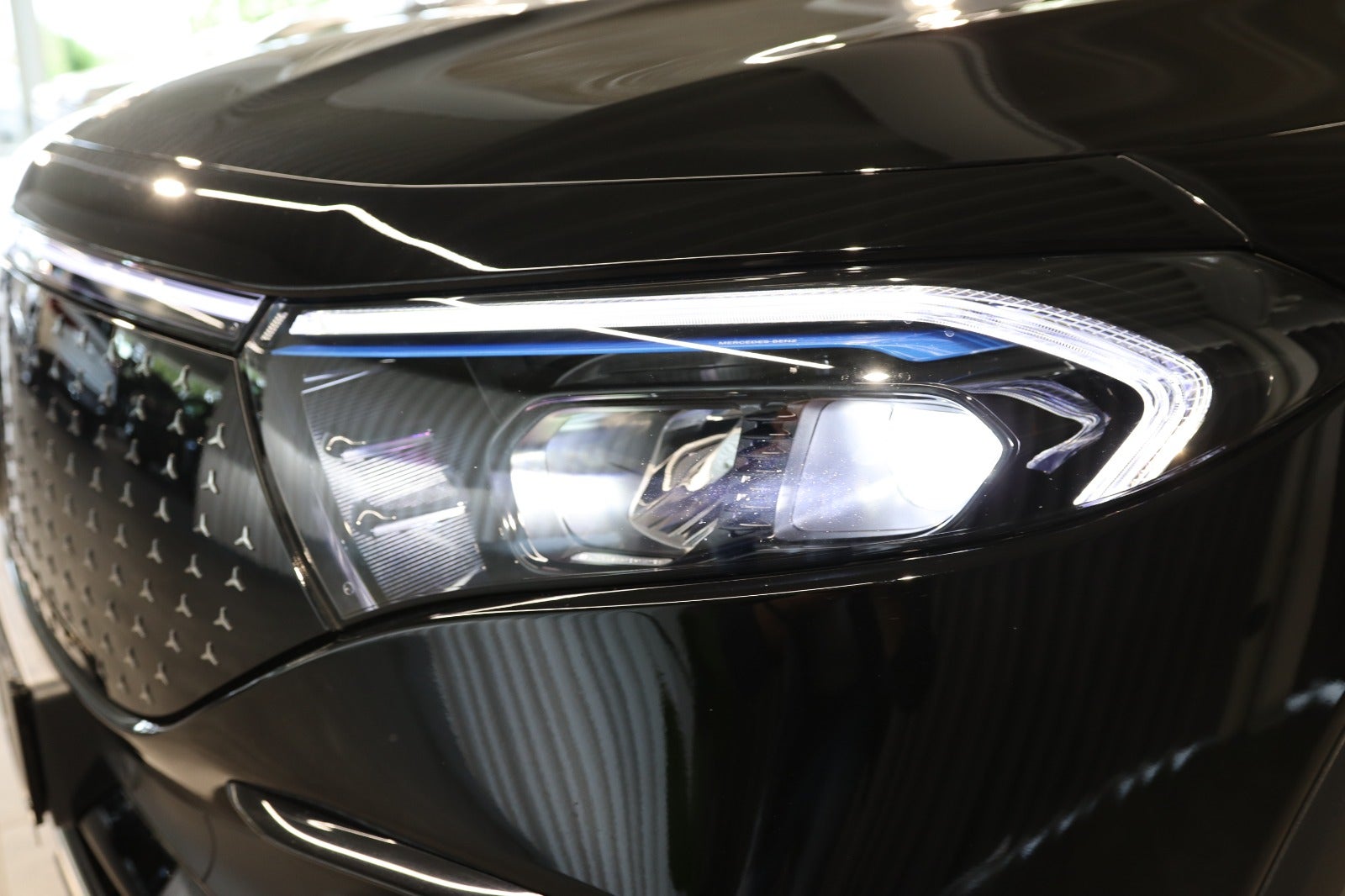 Billede af Mercedes EQB300  AMG Premium 4Matic