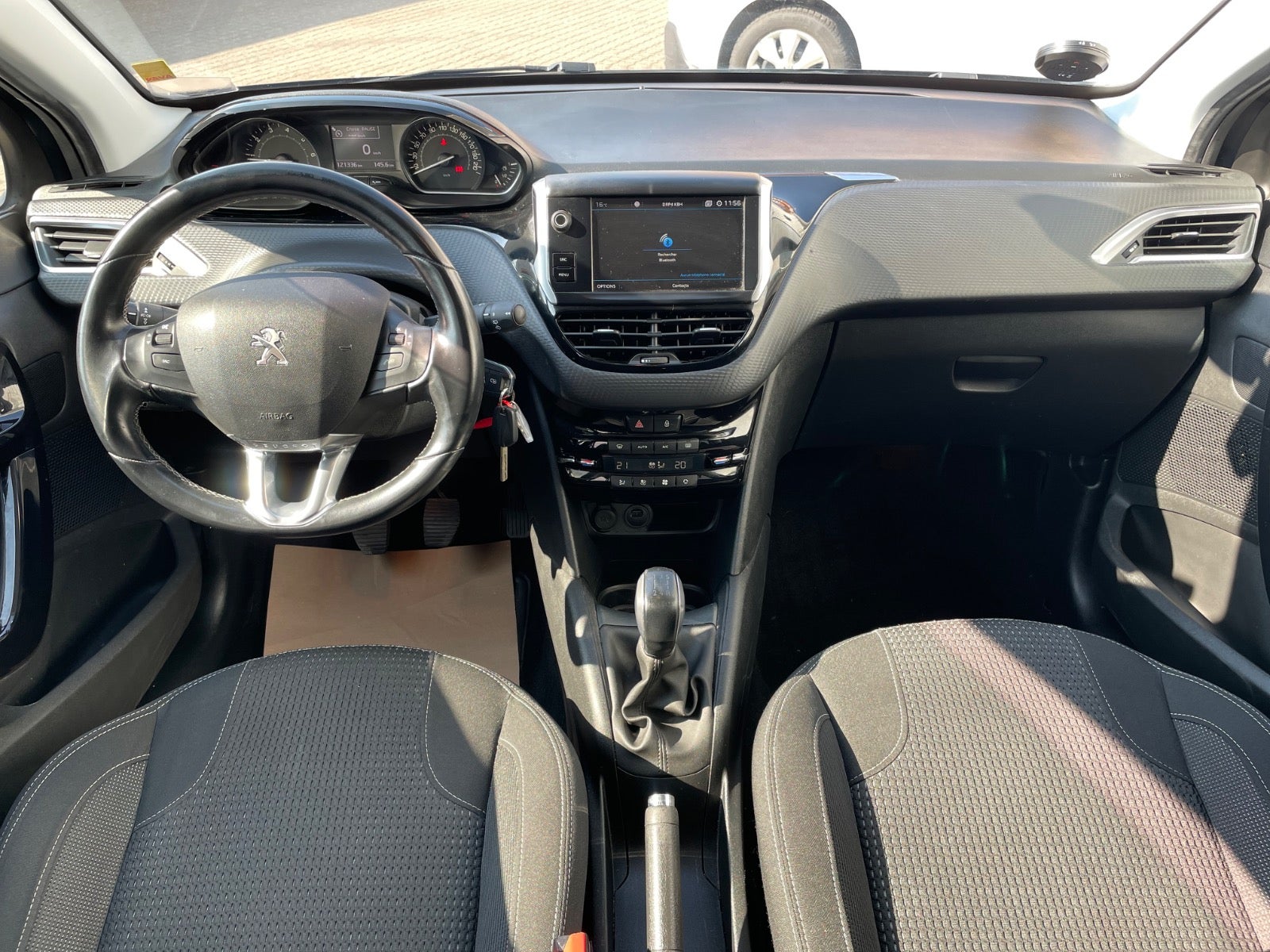 Billede af Peugeot 208 1,2 PureTech 82 Allure Sky