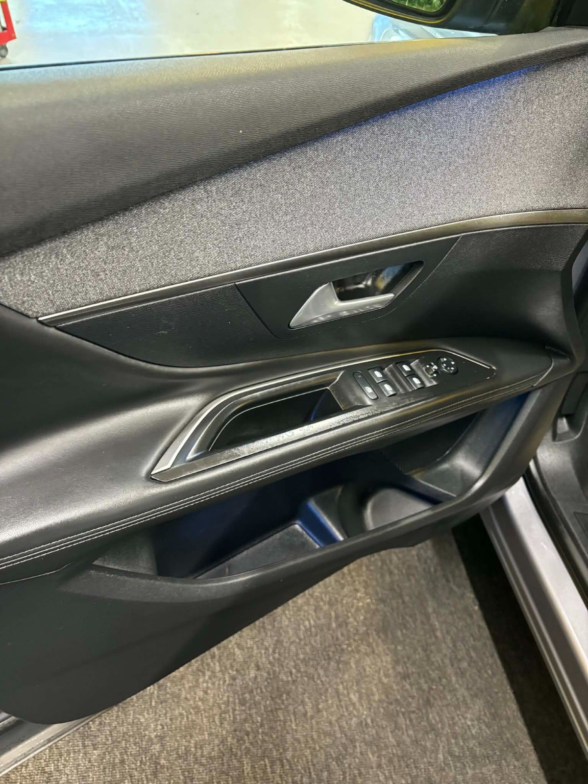 Billede af Peugeot 3008 1,2 e-THP 130 Active EAT6