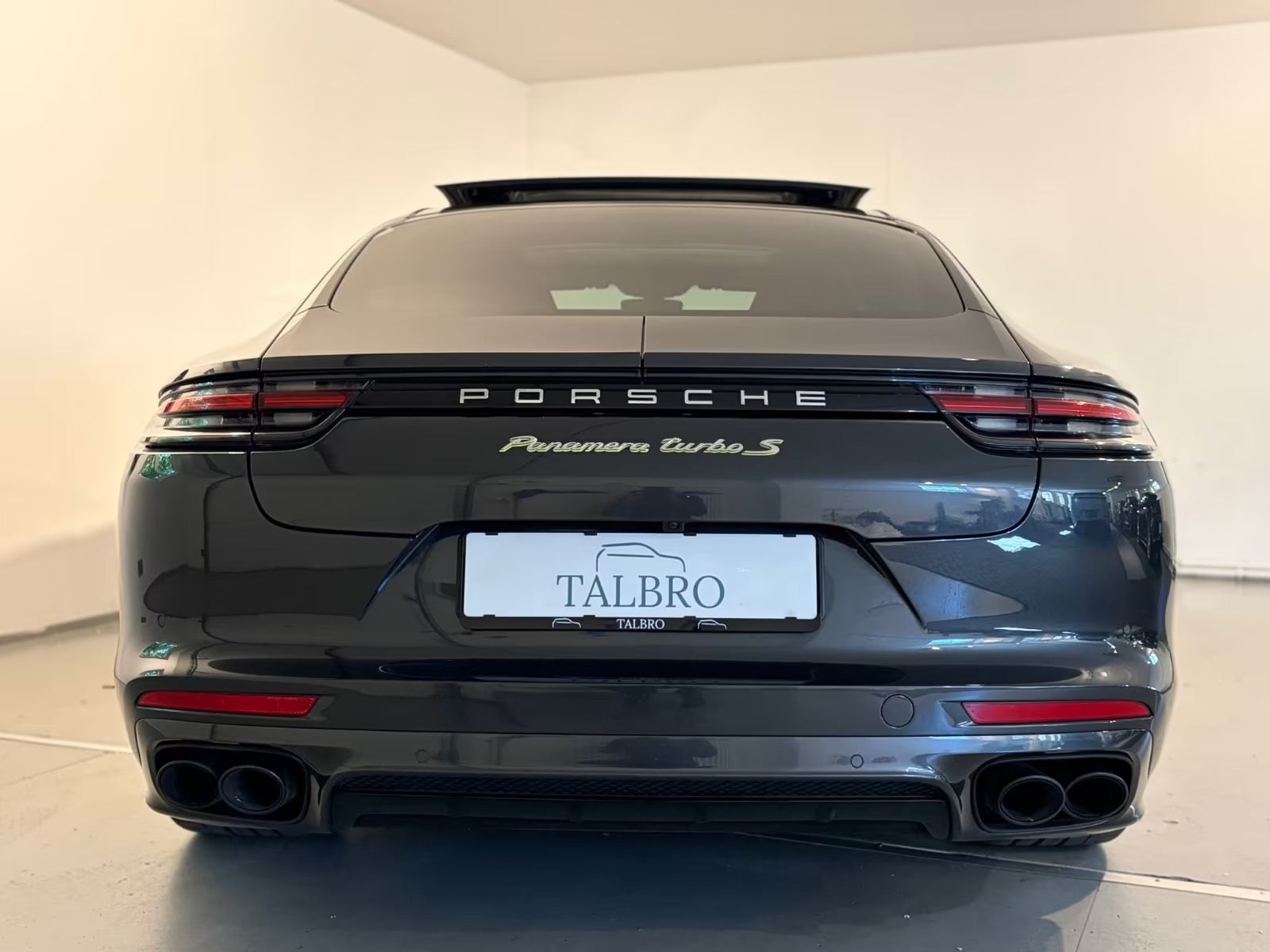 Porsche – Panamera Turbo S