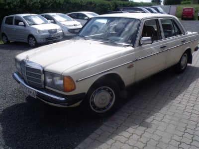 Mercedes 230 E 2,3  4d