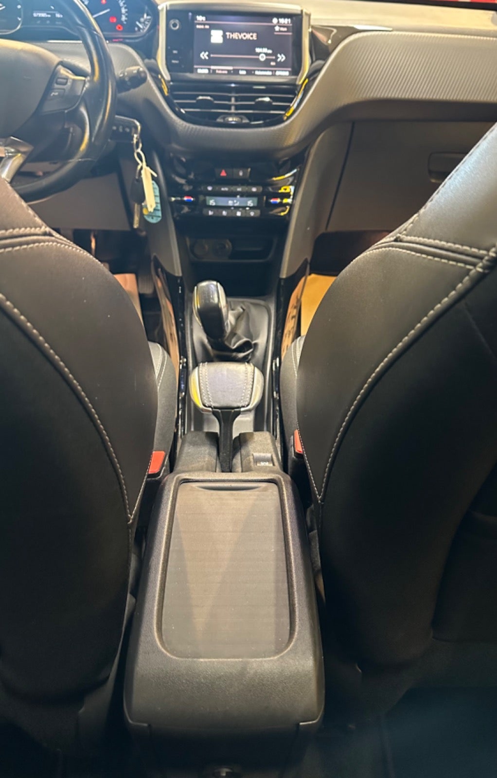Billede af Peugeot 2008 1,2 e-THP 110 Allure Sky