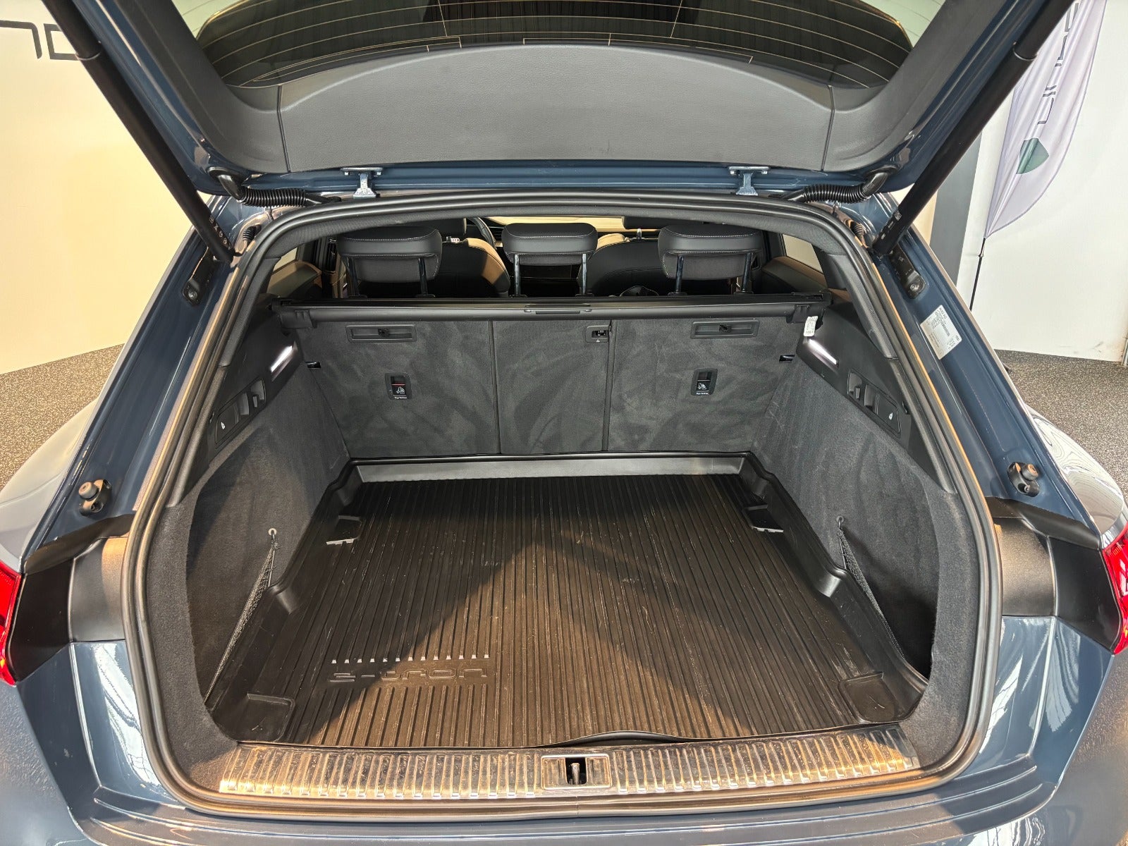 Audi Q8 e-tron 55 S-line quattro 5d - 11