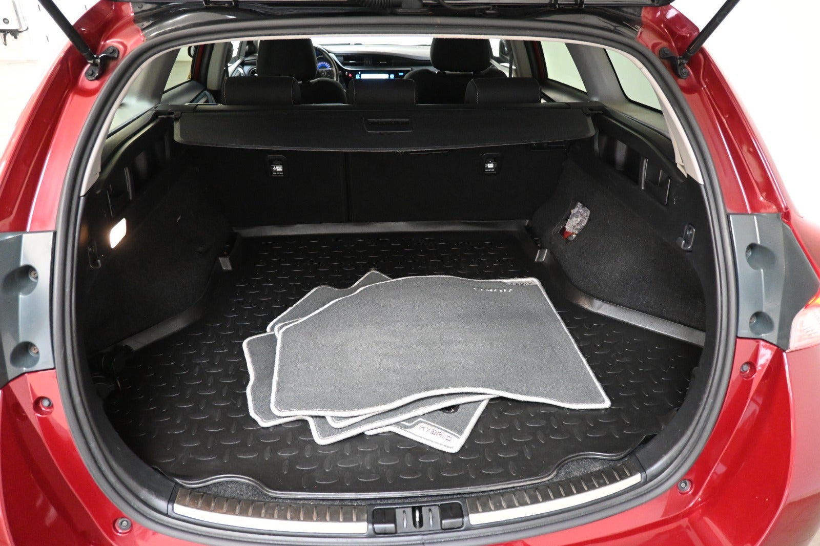 Toyota Auris Hybrid Prestige Touring Sports CVT