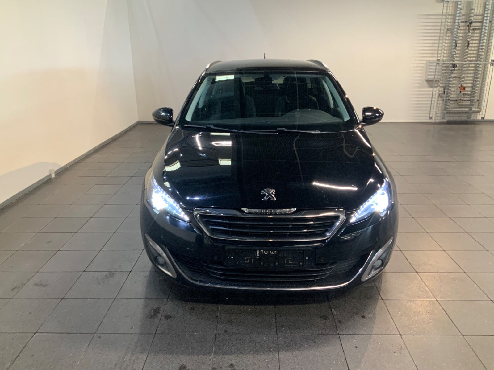 Peugeot 308 (2/8)