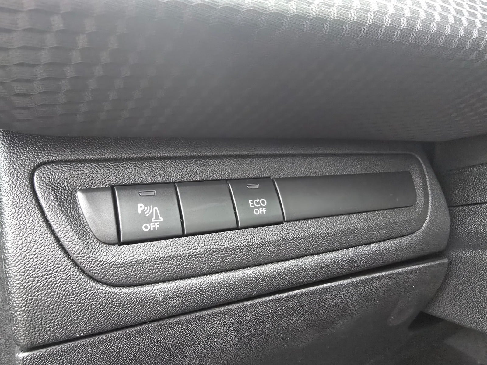 Billede af Peugeot 2008 1,2 e-THP 110 Allure Sky