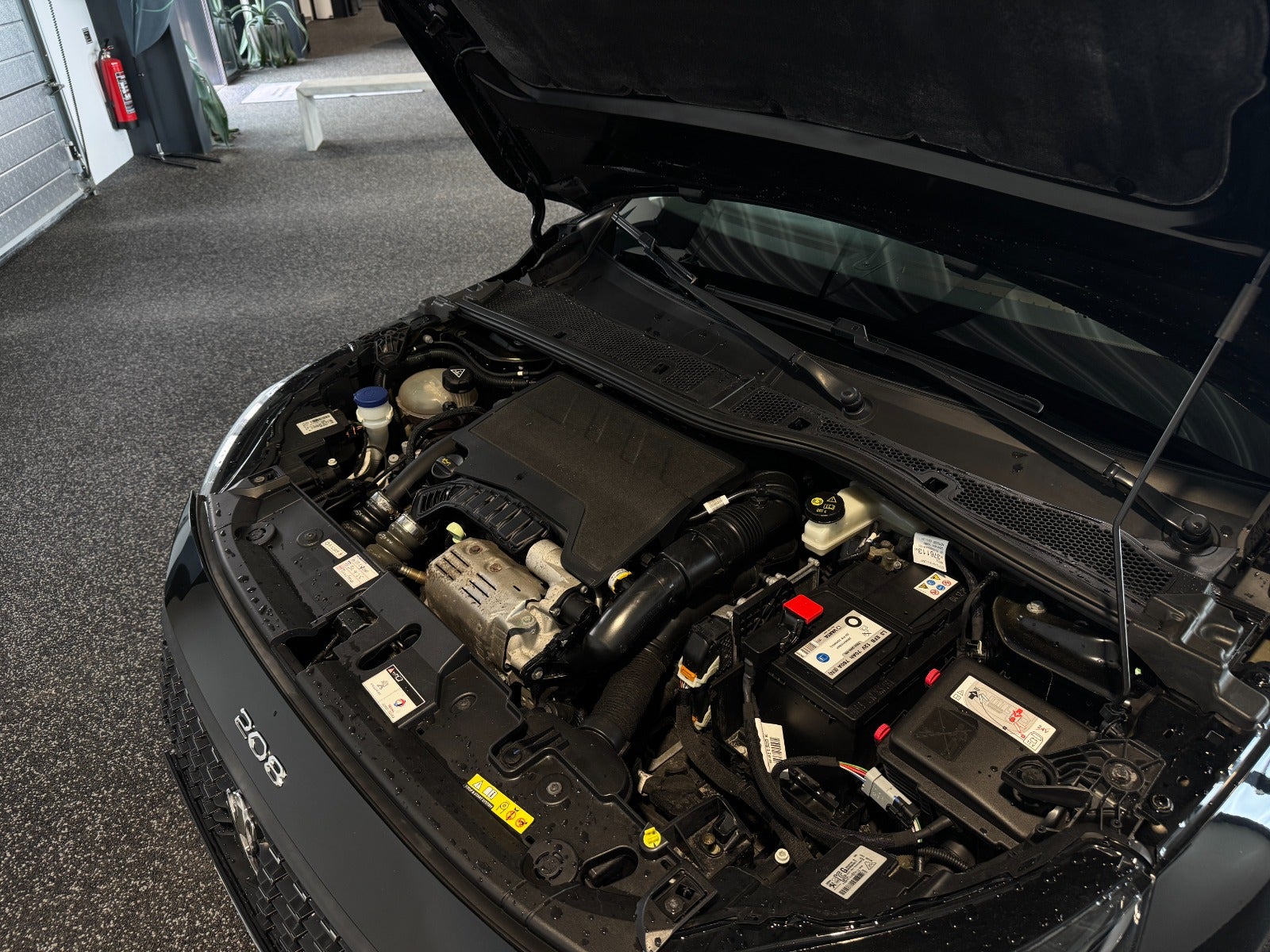 Peugeot 208 1,2 PureTech 100 Allure EAT8 5d - 12