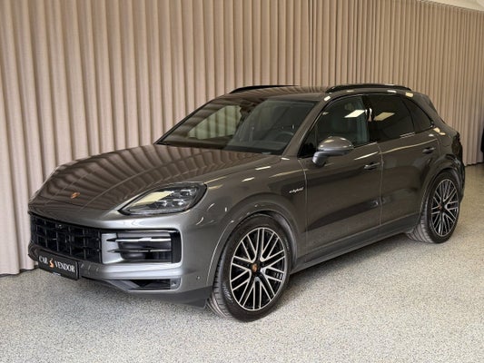 Porsche Cayenne E-Hybrid Tiptr. Benzin / El drivmiddel 10500 Km. 2025 Modelår
